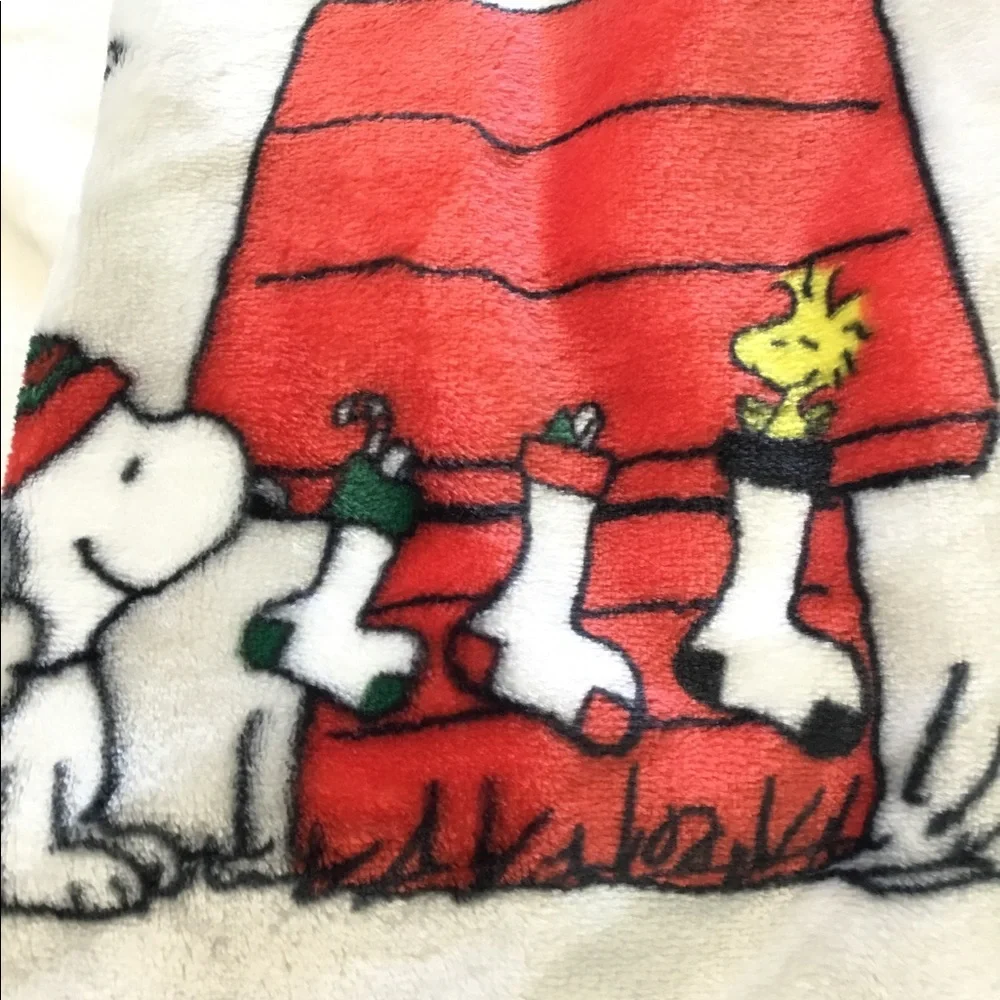 Peanuts Snoopy Velvetsoft Polyester Throw Blanket NWT